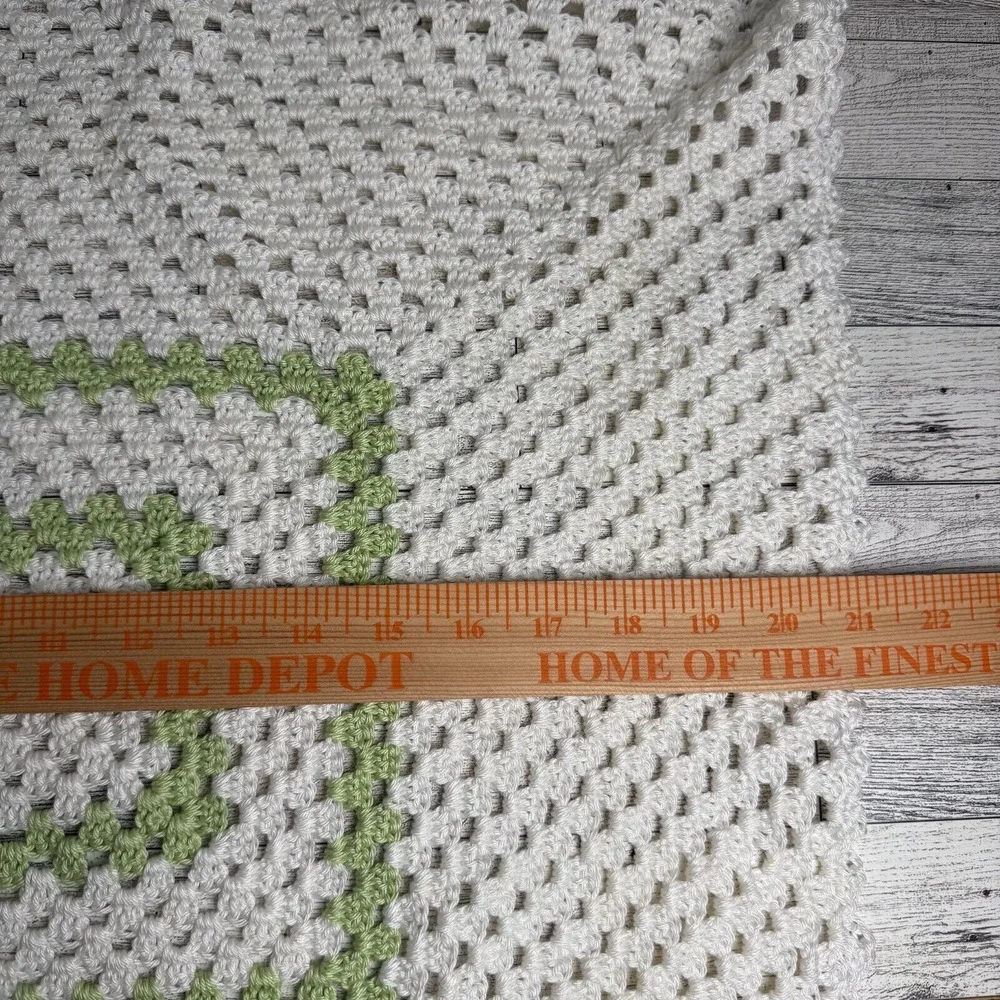 Unbranded Crochet Baby Blanket Unisex 22x22 White Green Granny Square‎ Throw